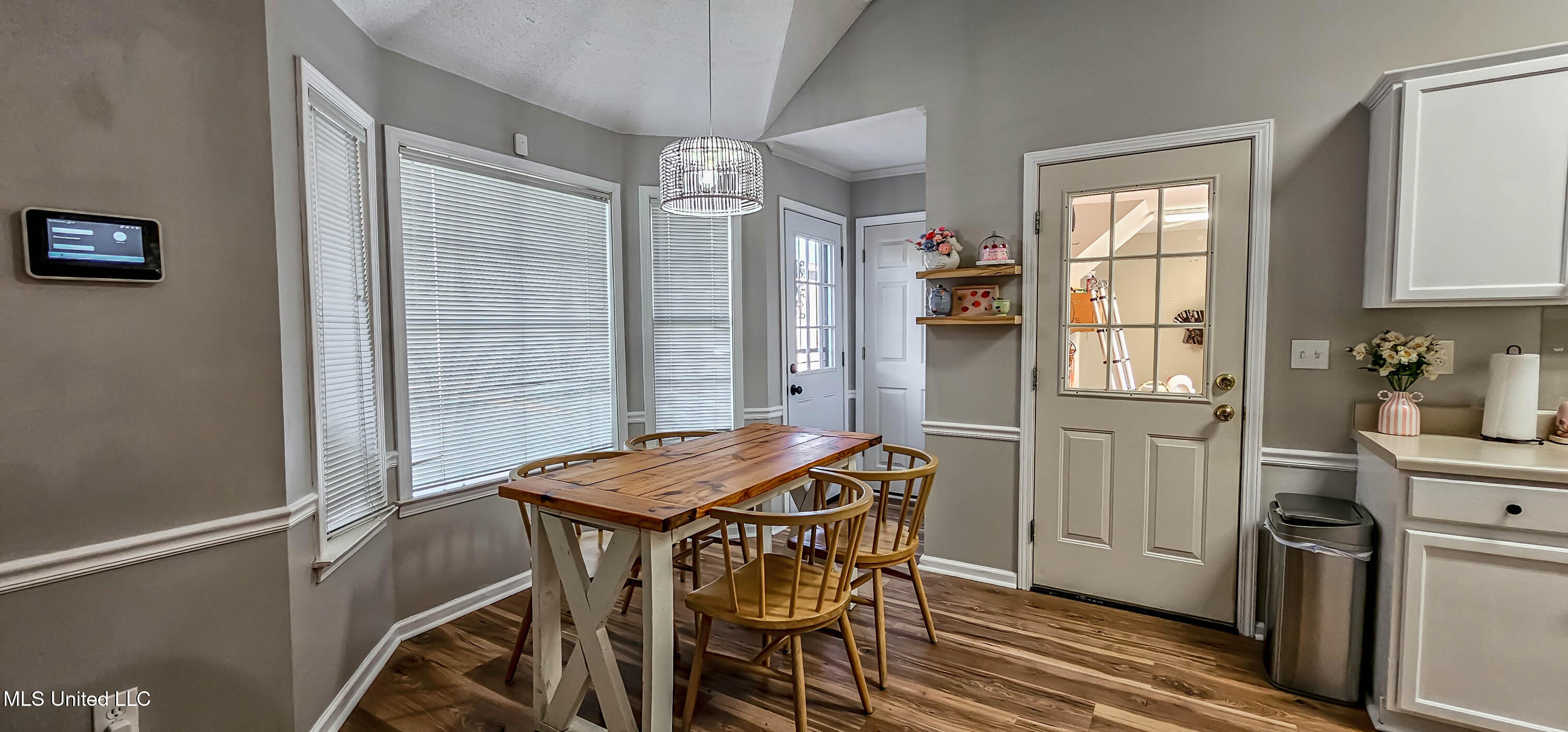 9076 Champlain Drive Olive Branch, MS 38654 - Photo 14 of 24 Breakfast Area w/Bay Window