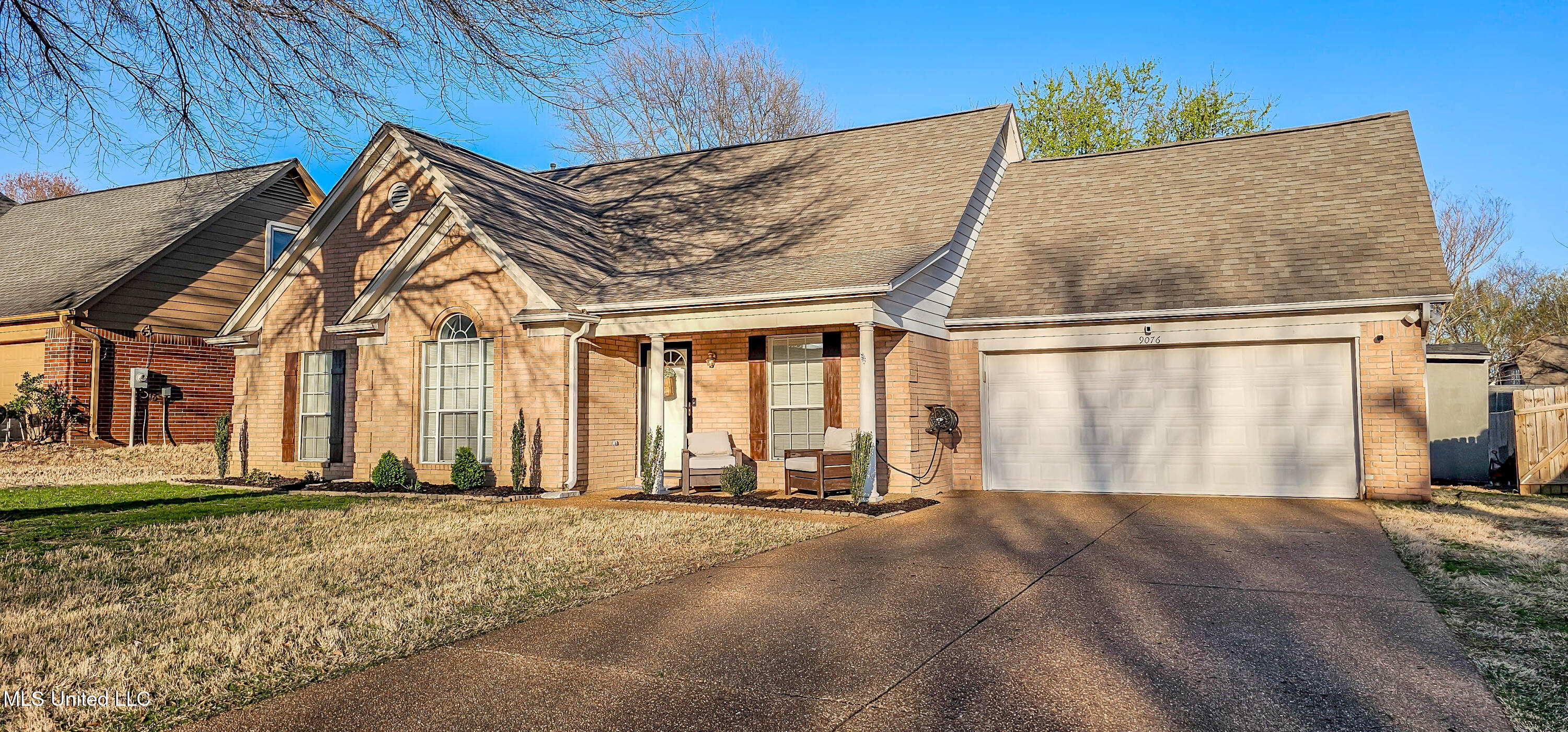 9076 Champlain Drive Olive Branch, MS 38654 - Photo 3 of 24 2-Car Garage
