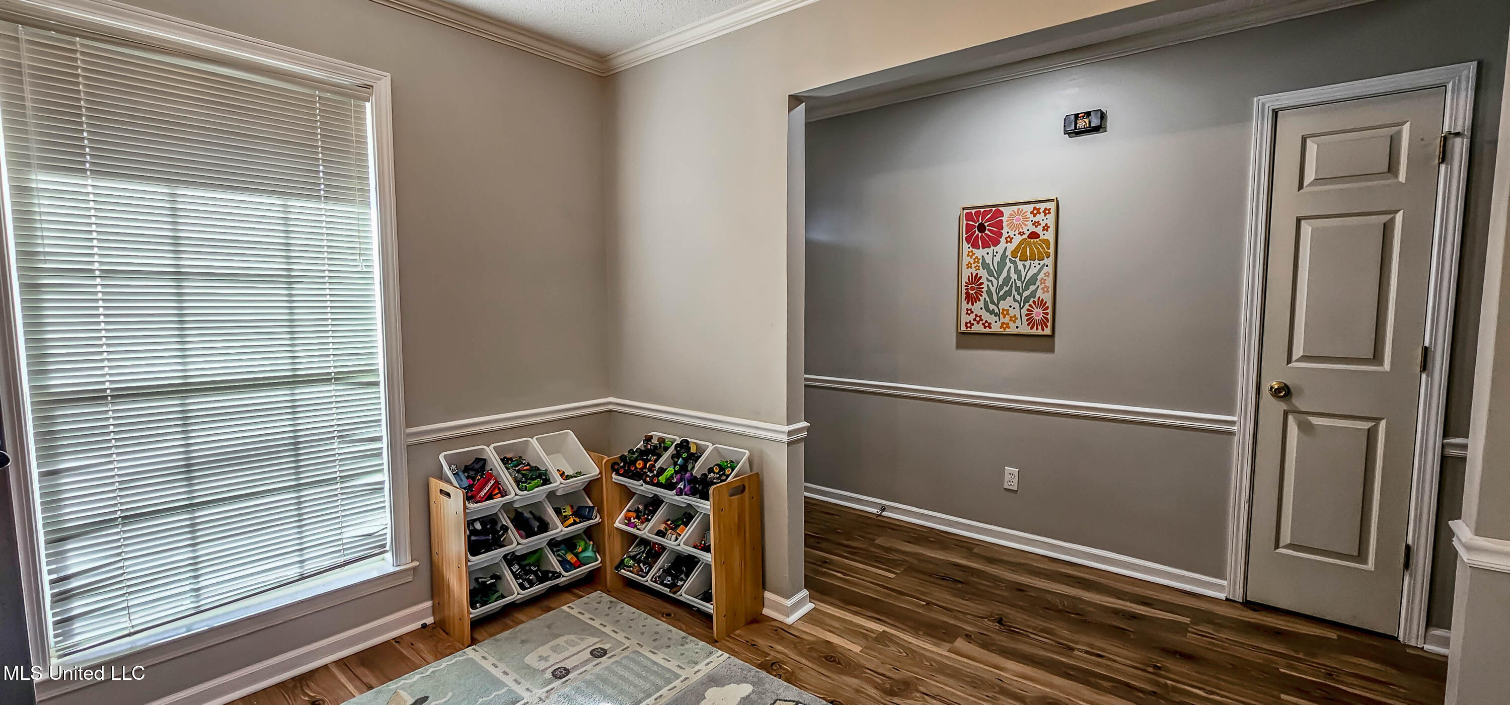 9076 Champlain Drive Olive Branch, MS 38654 - Photo 7 of 24 Chair & Crown Molding