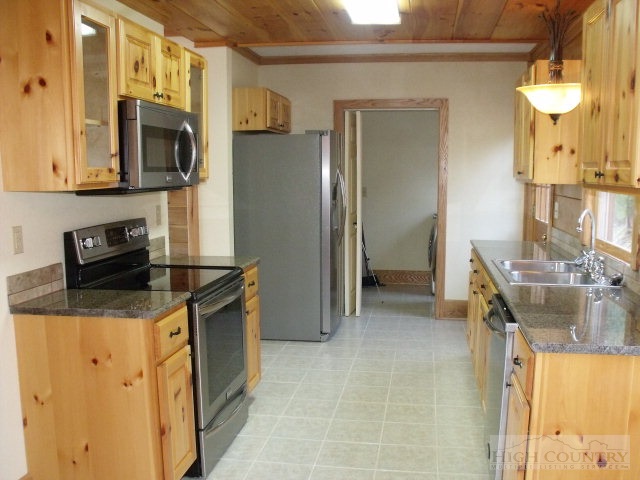 2169 Sandy Level Road Woodlawn, VA 24381 - Photo 14 of 17 Gallery Image 14