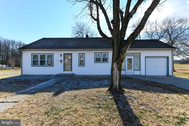 $300,000 | 318 East Broad Street, Gibbstown, NJ 08027