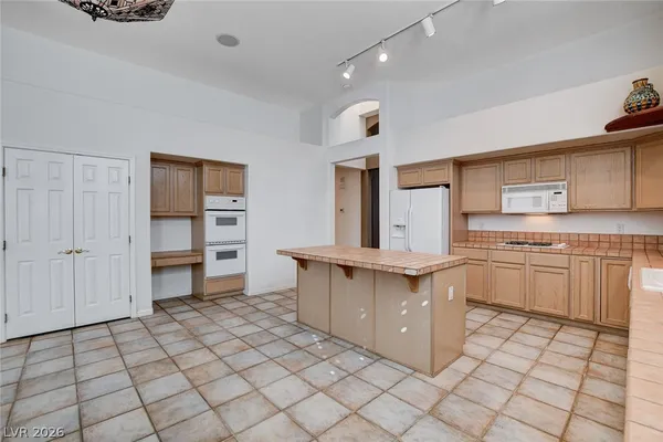 $3,075 | 2013 Spring Rose Street, Las Vegas, NV 89134