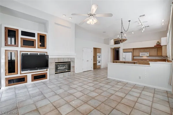 $3,075 | 2013 Spring Rose Street, Las Vegas, NV 89134