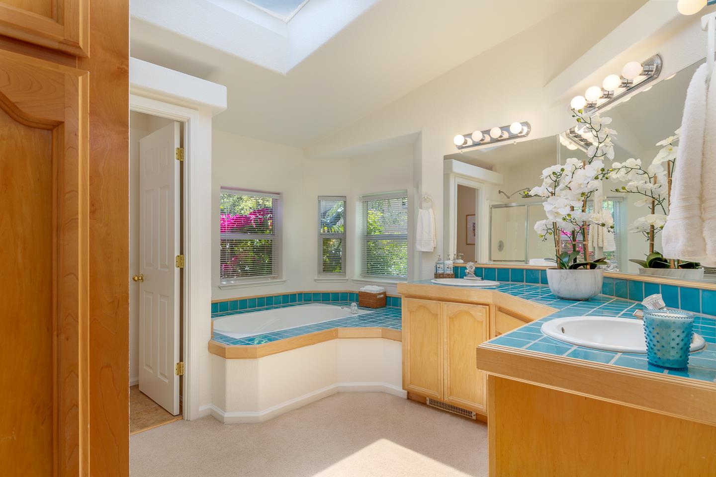 892-894 Calabasas Road Watsonville, CA 95076 - Photo 21 of 53 a very nice looking room with a large window