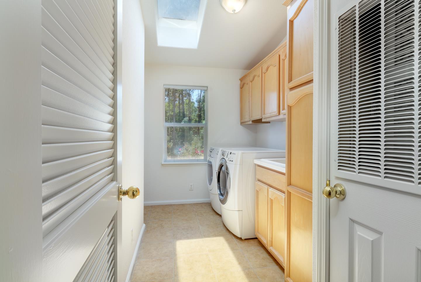 892-894 Calabasas Road Watsonville, CA 95076 - Photo 31 of 53 a bathroom with a sink a washer and dryer