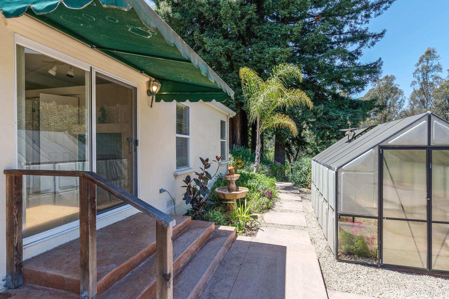 892-894 Calabasas Road Watsonville, CA 95076 - Photo 33 of 53 a view of a backyard with garden