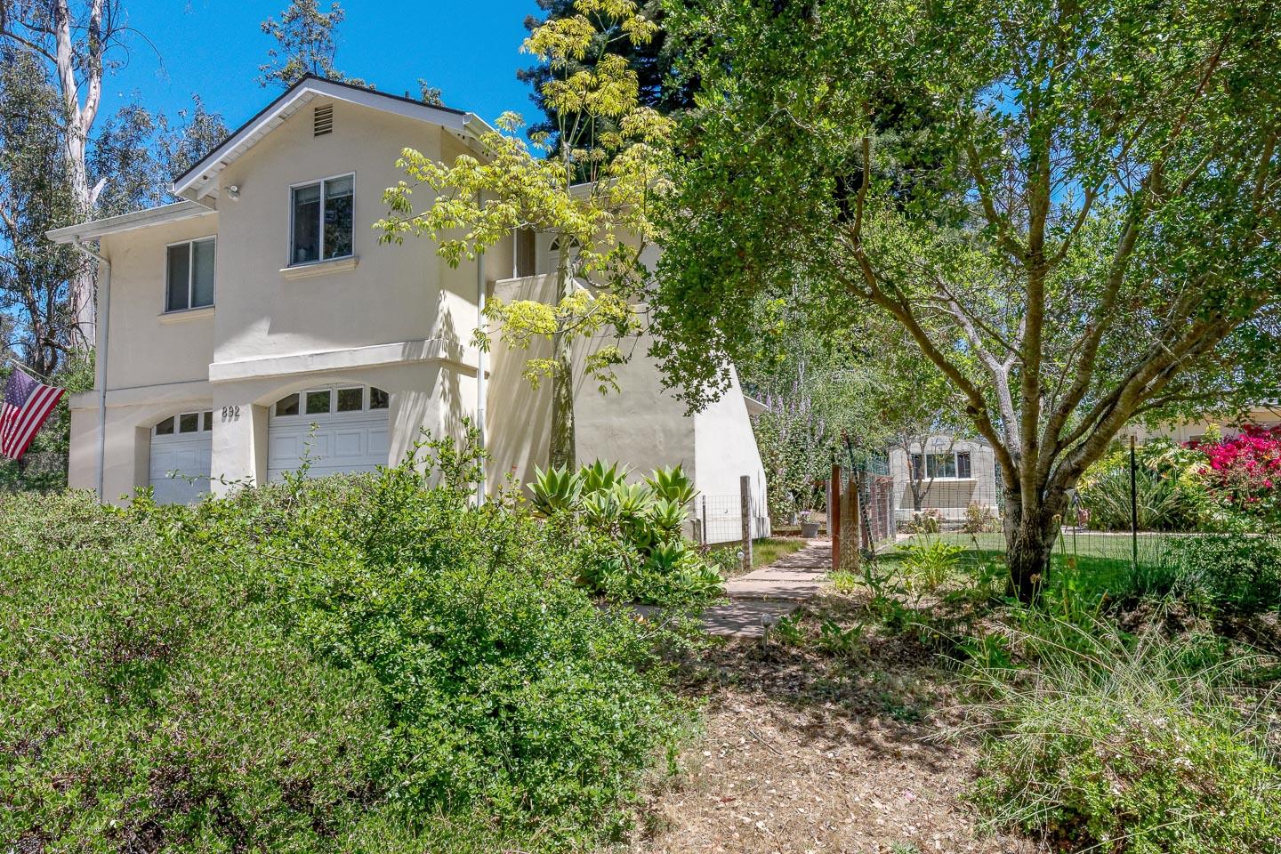 892-894 Calabasas Road Watsonville, CA 95076 - Photo 38 of 53 a front view of a house with garden