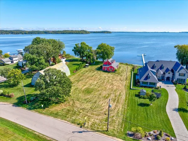 $2,000,000 | 5114 Reynolds Avenue, Waunakee, WI 53597
