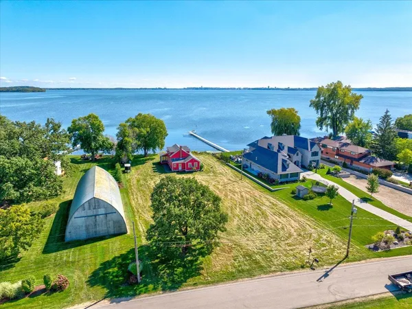 $2,000,000 | 5114 Reynolds Avenue, Waunakee, WI 53597