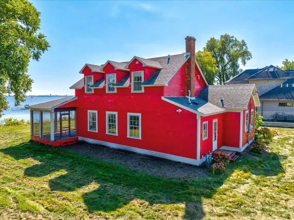 $2,000,000 | 5114 Reynolds Avenue, Waunakee, WI 53597