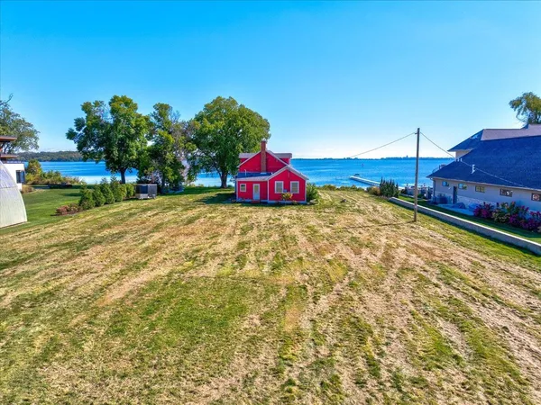 $2,000,000 | 5114 Reynolds Avenue, Waunakee, WI 53597