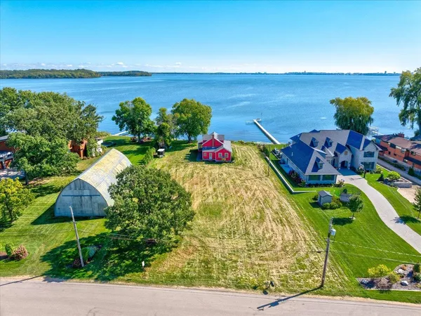 $2,000,000 | 5114 Reynolds Avenue, Waunakee, WI 53597