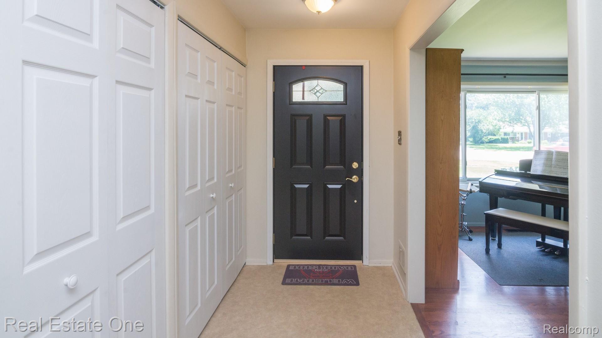 23917 Meadowbrook Road Novi, MI 48375 - Photo 4 of 32 011_11.jpg