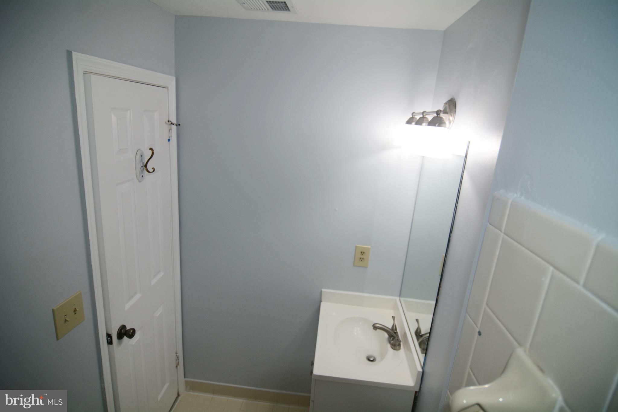 6105 Castletown Way Alexandria, VA 22310 - Photo 23 of 36