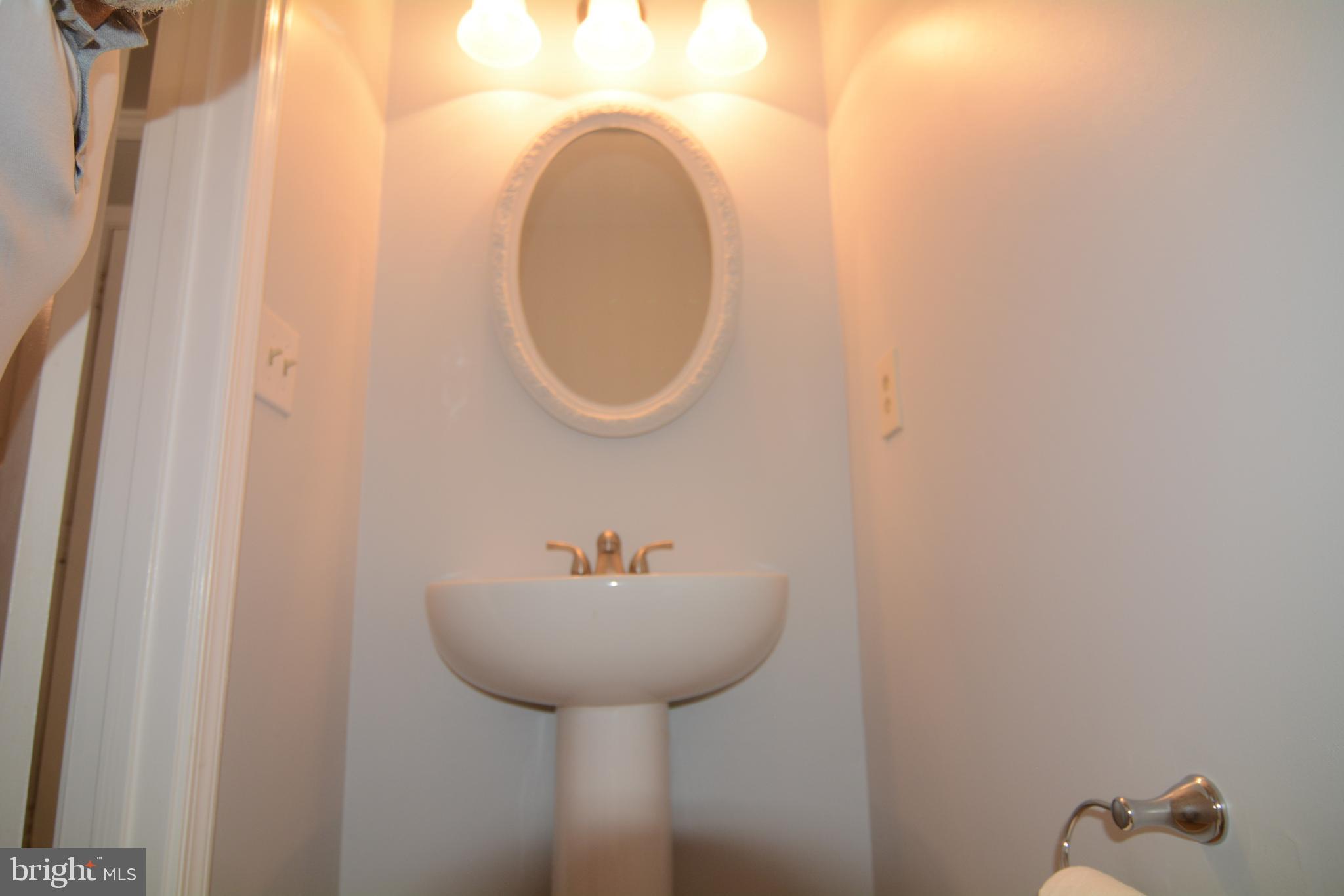 6105 Castletown Way Alexandria, VA 22310 - Photo 3 of 36