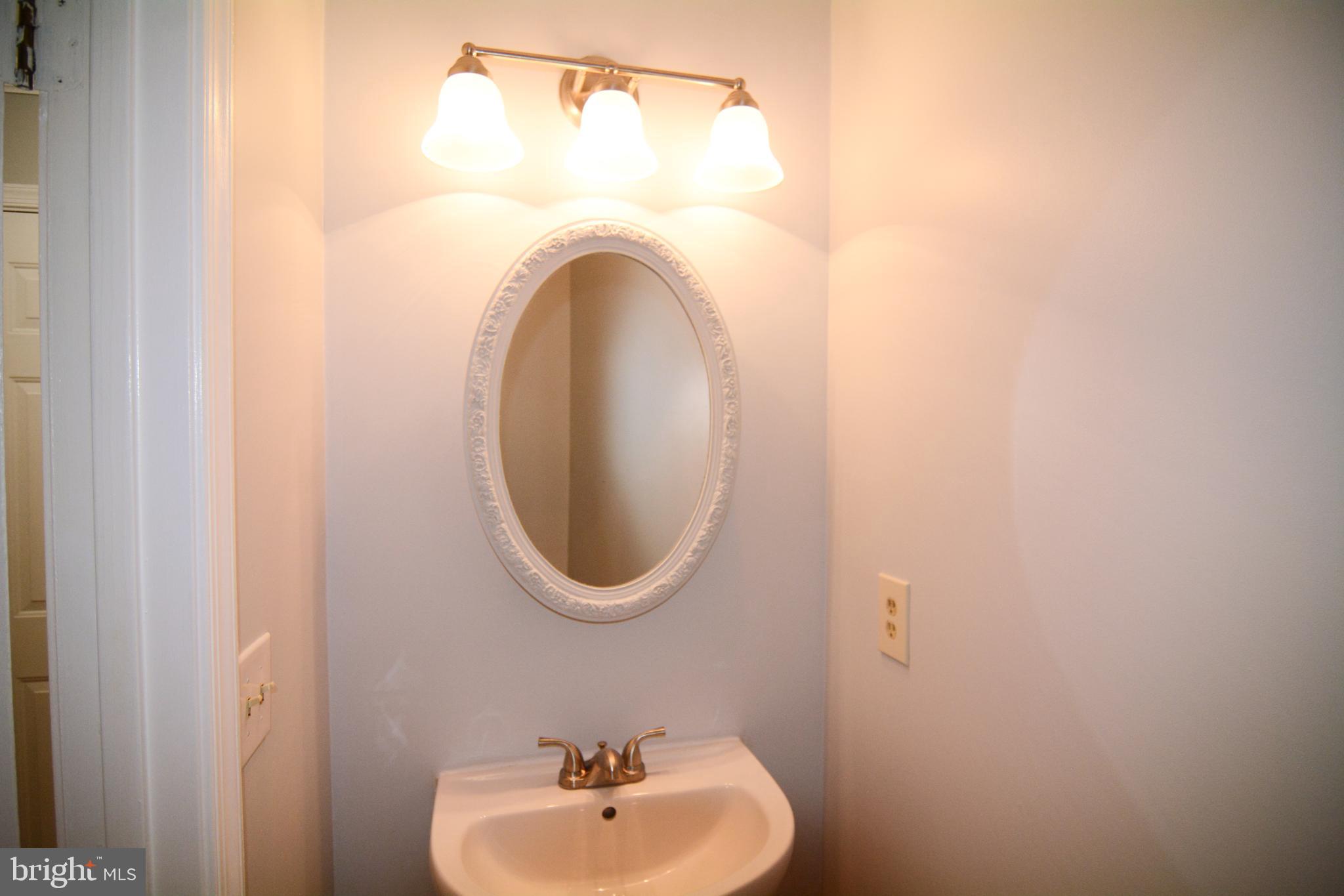 6105 Castletown Way Alexandria, VA 22310 - Photo 4 of 36