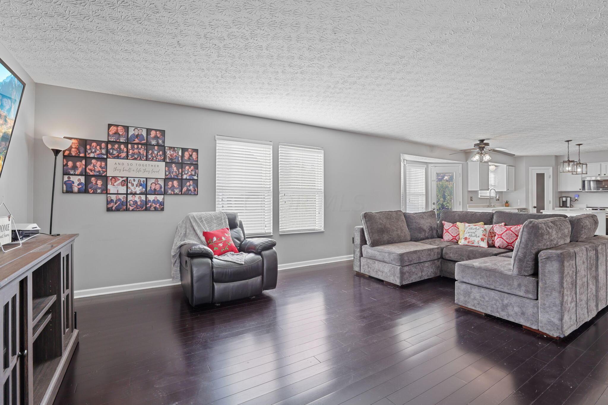 41 Tabilore Loop Delaware, OH 43015 - Photo 14 of 31 Living Room