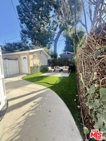 a view of yard with tree in front of it