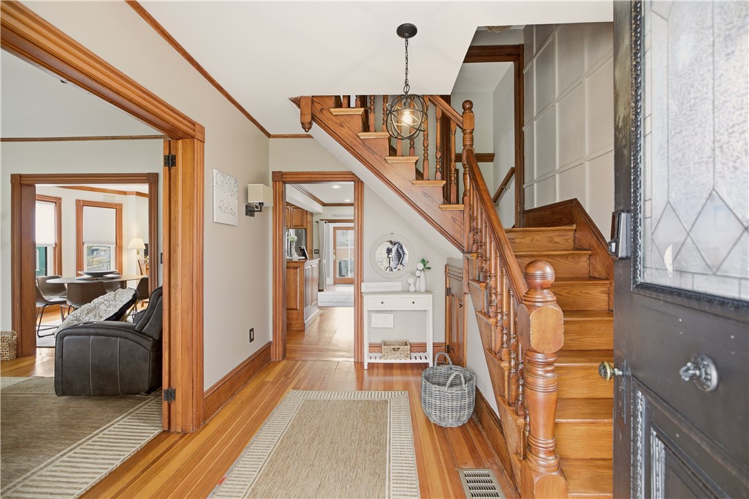 23 Clinton Street Newport, RI 02840 - Photo 4 of 38