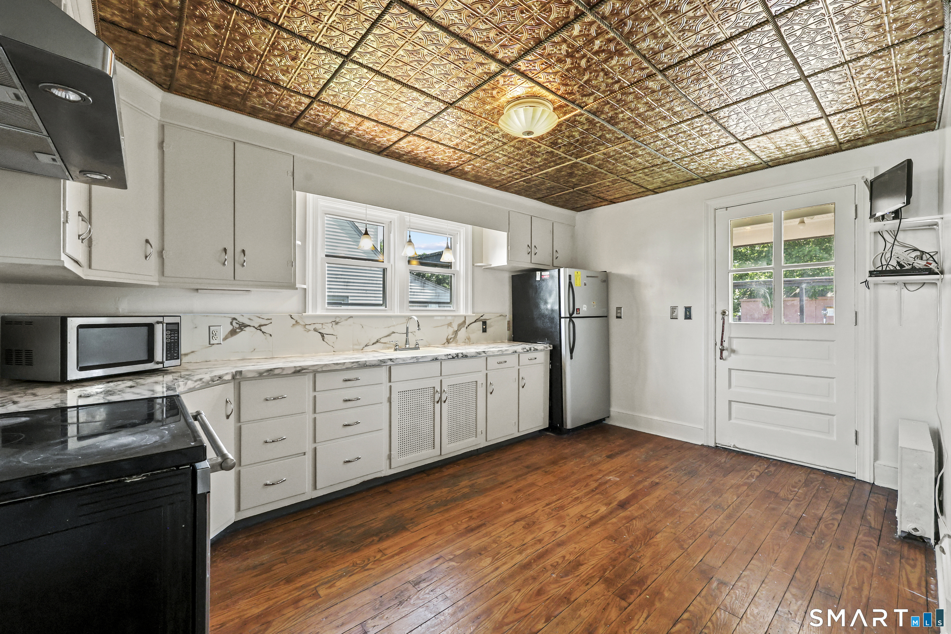 92 Hazelmere Road New Britain, CT 06053 - Photo 9 of 38