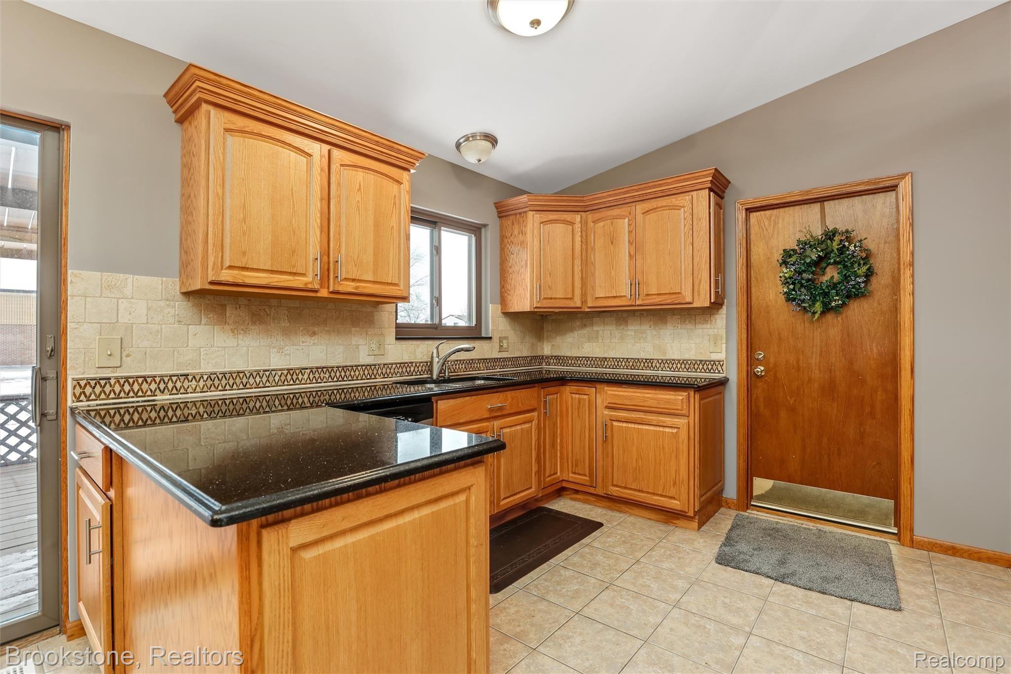 47825 Concord Road Macomb, MI 48044 - Photo 3 of 16 47825 Concord Rd Macomb0016 (2).jpg
