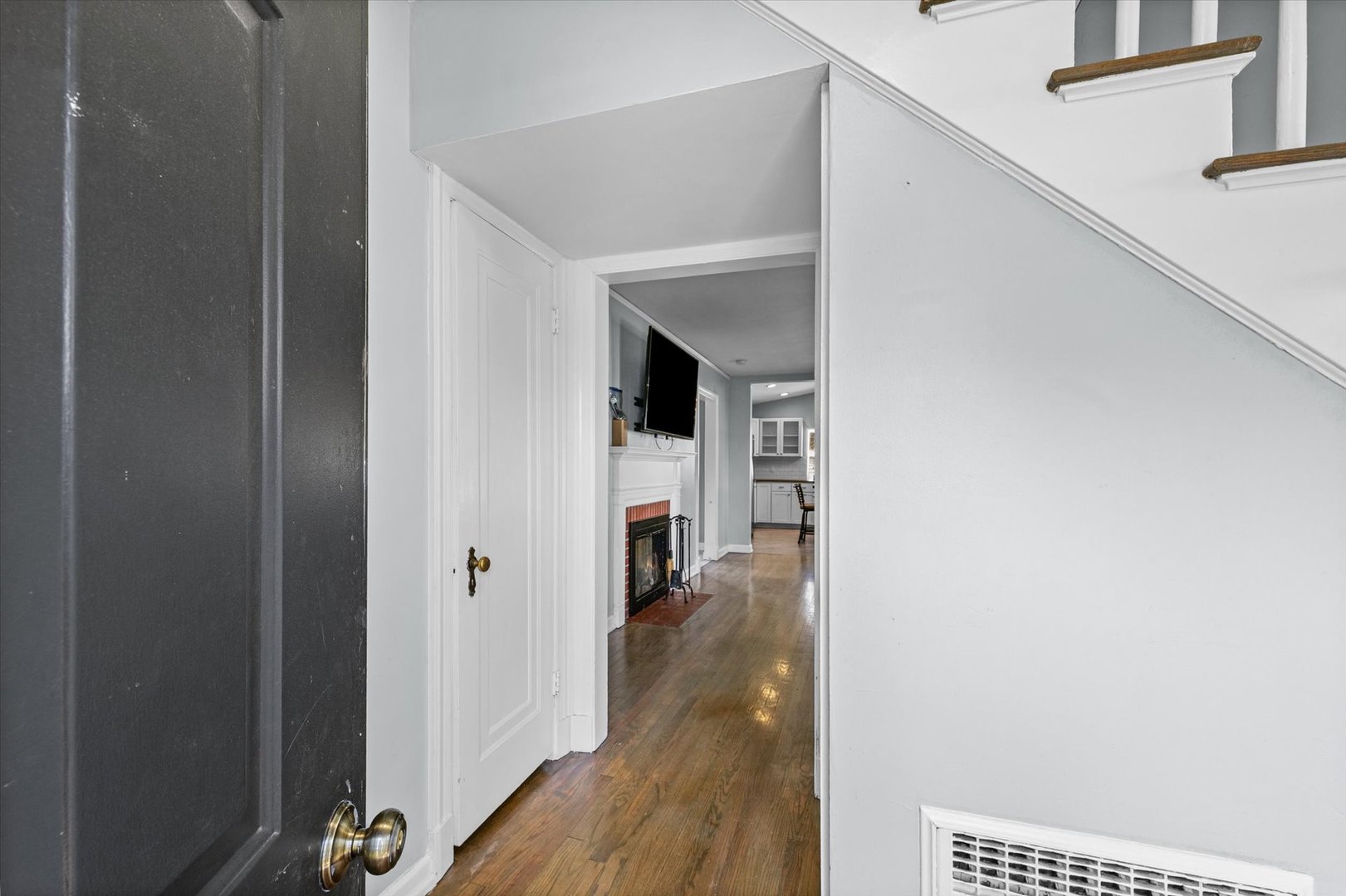 605 South Russell Street Champaign, IL 61821 - Photo 3 of 27