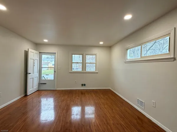 $3,800 | 260 Everett Road, Parsippany, NJ 07054