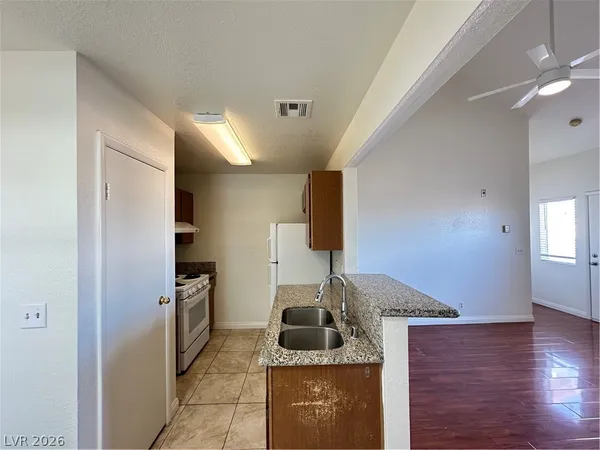 $1,195 | 3923 Gogo Way, Unit 105, Las Vegas, NV 89103