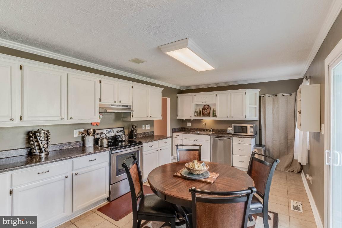 400 West Ash Road Sterling, VA 20164 - Photo 8 of 25 Gallery Image 8