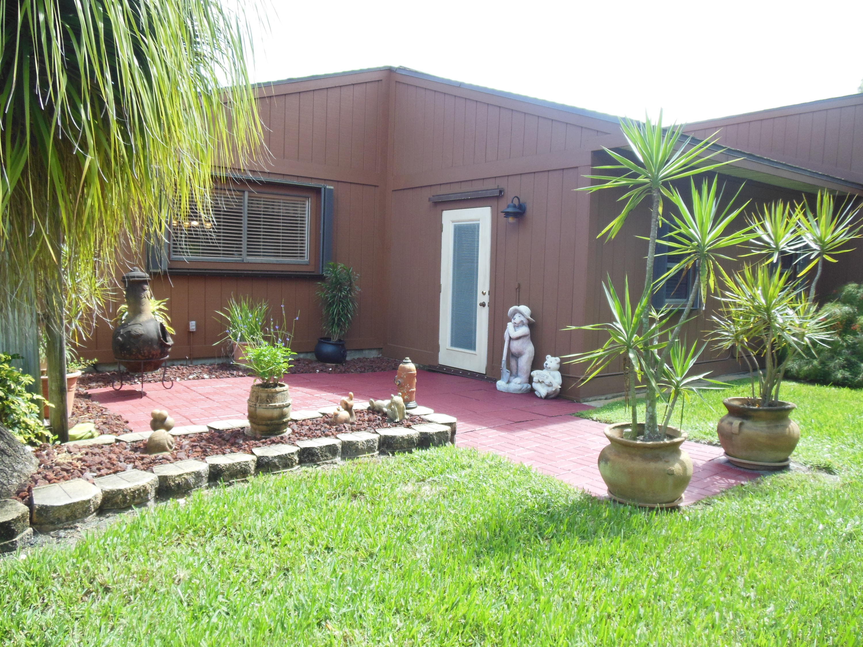 5717 Raintree Trail Fort Pierce, FL 34982 - Photo 21 of 24 Back Deck