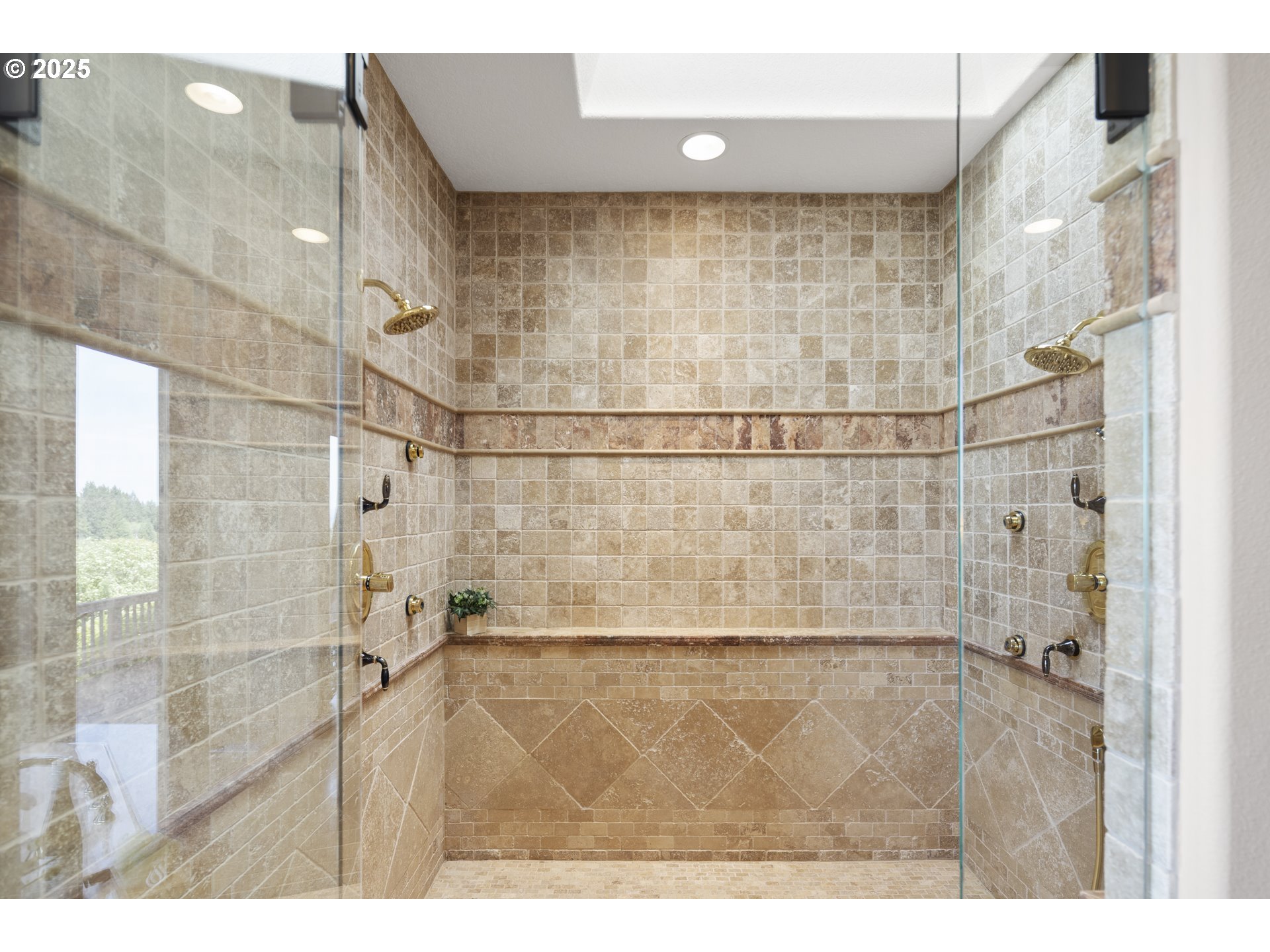 21250 Southwest Jaquith Road Newberg, OR 97132 - Photo 22 of 48 a bathroom with a shower