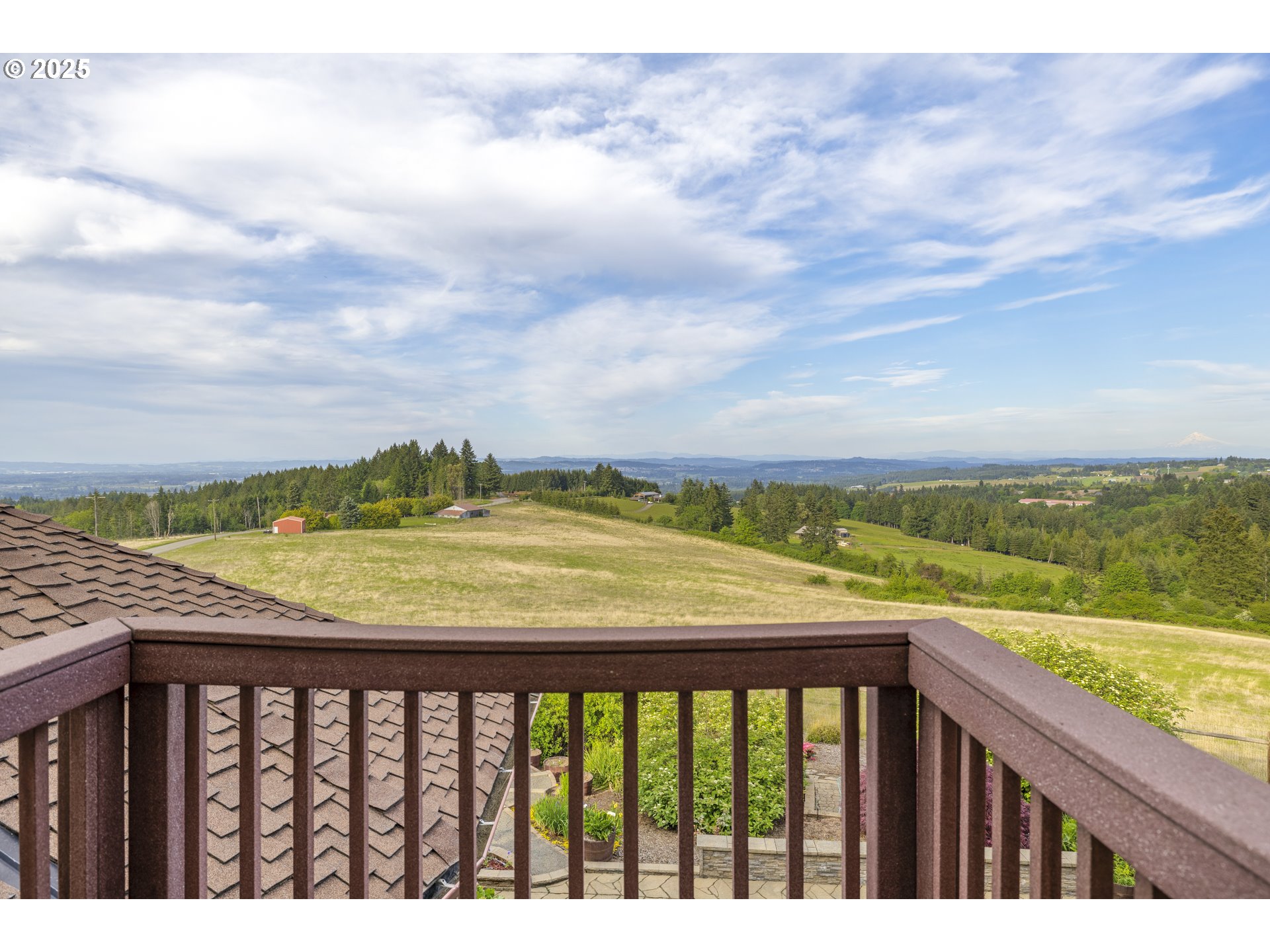 21250 Southwest Jaquith Road Newberg, OR 97132 - Photo 34 of 48 a view of an ocean from a balcony