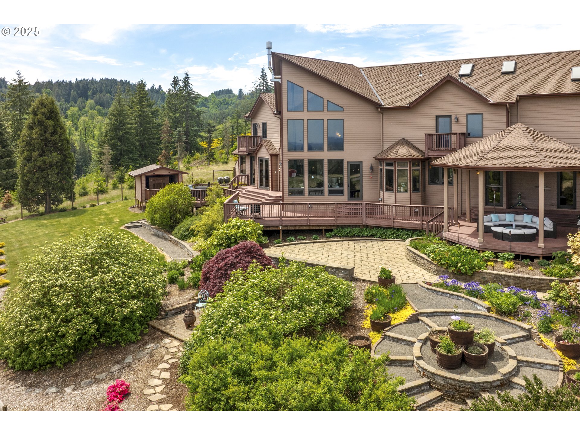 21250 Southwest Jaquith Road Newberg, OR 97132 - Photo 40 of 48 a swimming pool view with a outdoor seating