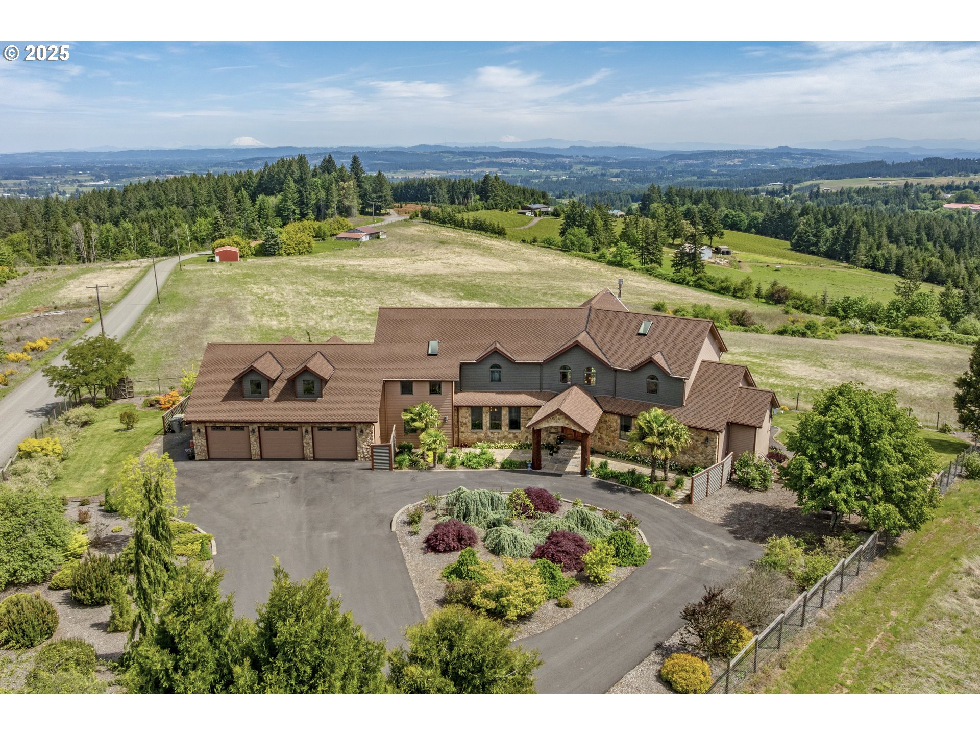 21250 Southwest Jaquith Road Newberg, OR 97132 - Photo 5 of 48 a view of a city