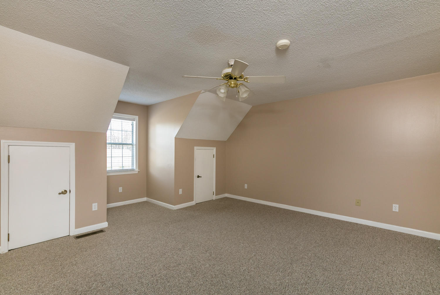 2511 Standifer Oaks Road Chattanooga, TN 37421 - Photo 12 of 18 2511_Standifer_Oaks_Dr_020