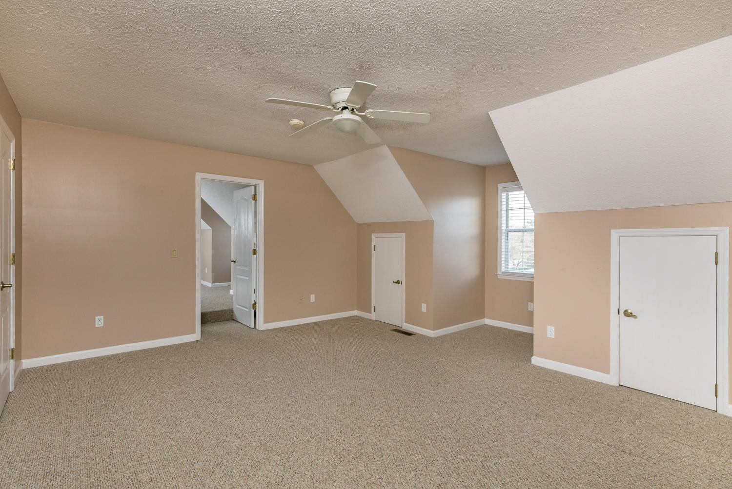 2511 Standifer Oaks Road Chattanooga, TN 37421 - Photo 14 of 18 2511_Standifer_Oaks_Dr_023