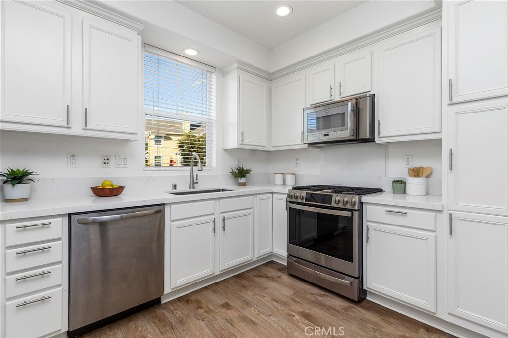 62 Hinterland Way Ladera Ranch, CA 92694 - Photo 12 of 36 Kitchen