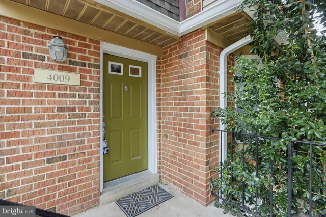 $3,000 | 4009 Chesterwood Drive, Unit 4009, Silver Spring, MD 20906