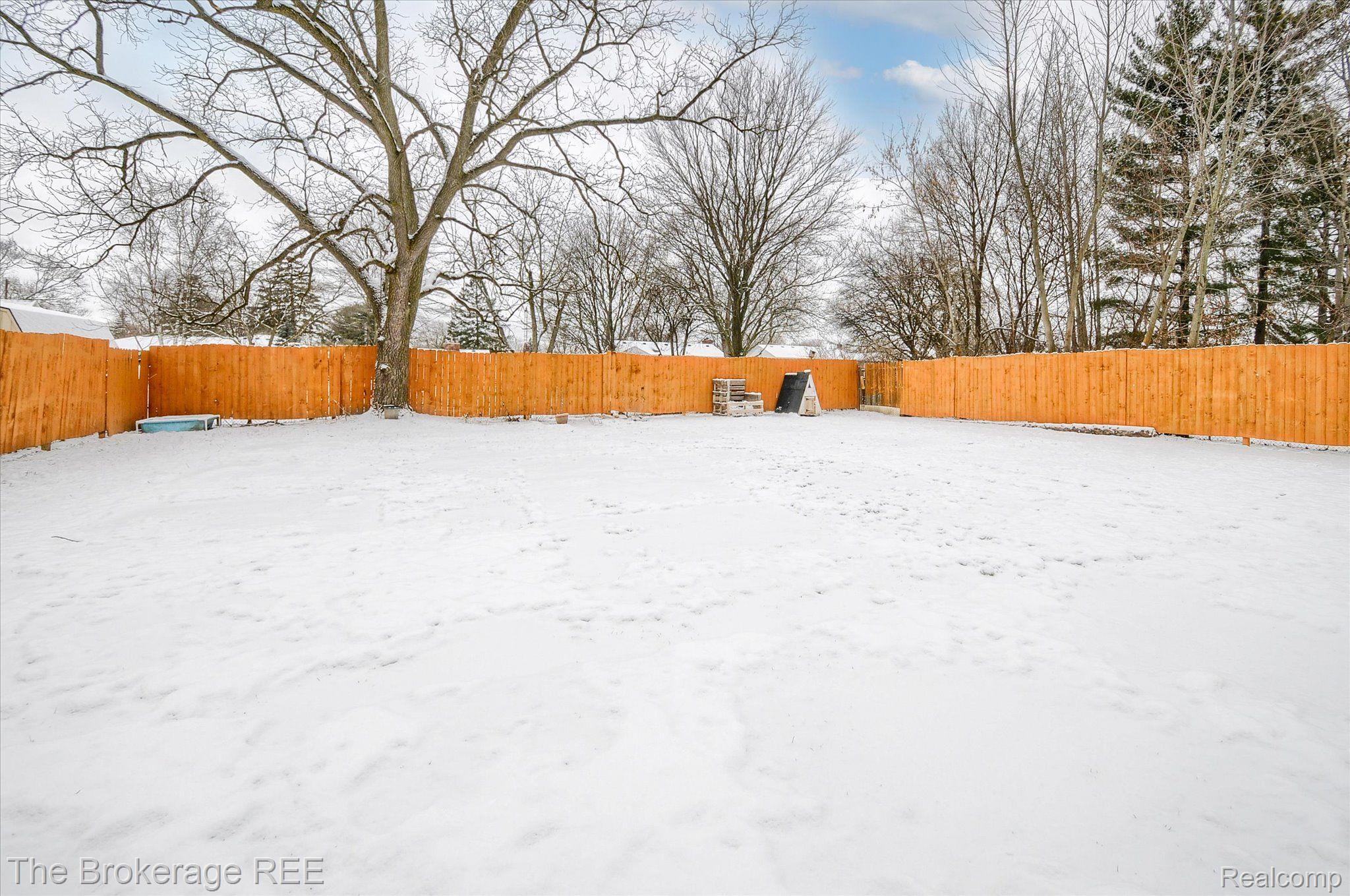 2477 Covert Road Burton, MI 48509 - Photo 8 of 41 Gallery Image 8