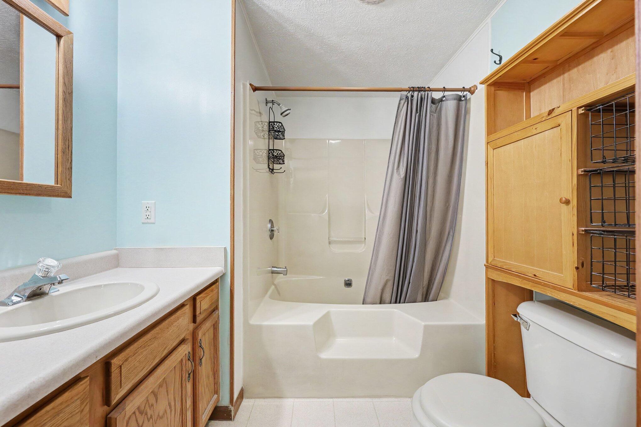 8202 Kennedy Road Munith, MI 49259 - Photo 13 of 39 016_file_9188