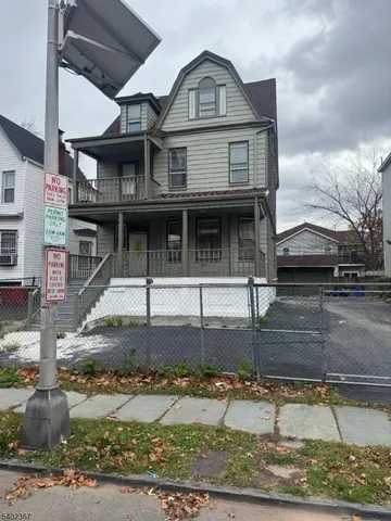 $619,000 | 174 North 18th Street, East Orange, NJ 07017