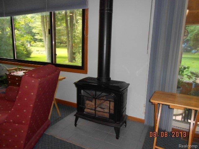 35505 Ash Road New Boston, MI 48164 - Photo 13 of 35 DSCN1620 Gas Stove in FR.jpg