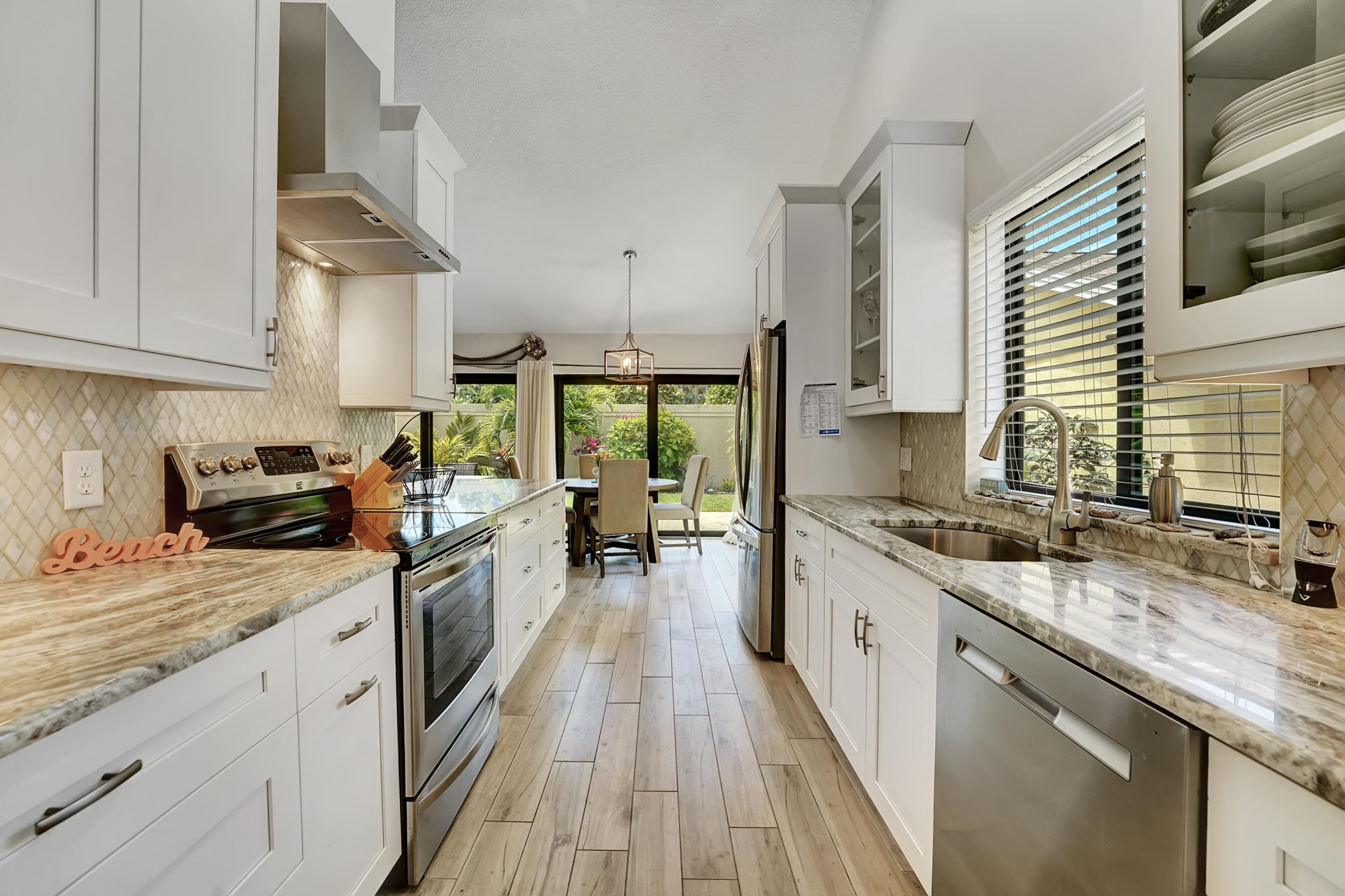 118 Ridge Road Jupiter, FL 33477 - Photo 5 of 27 DSC09684