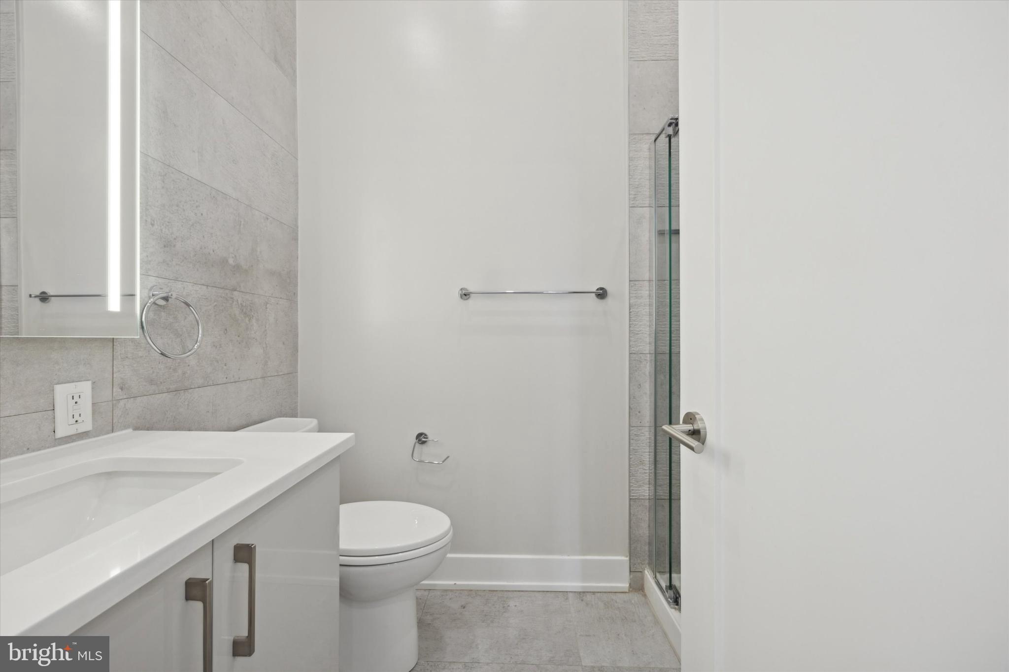 802 Sansom Street, Unit 403 Philadelphia, PA 19107 - Photo 13 of 15