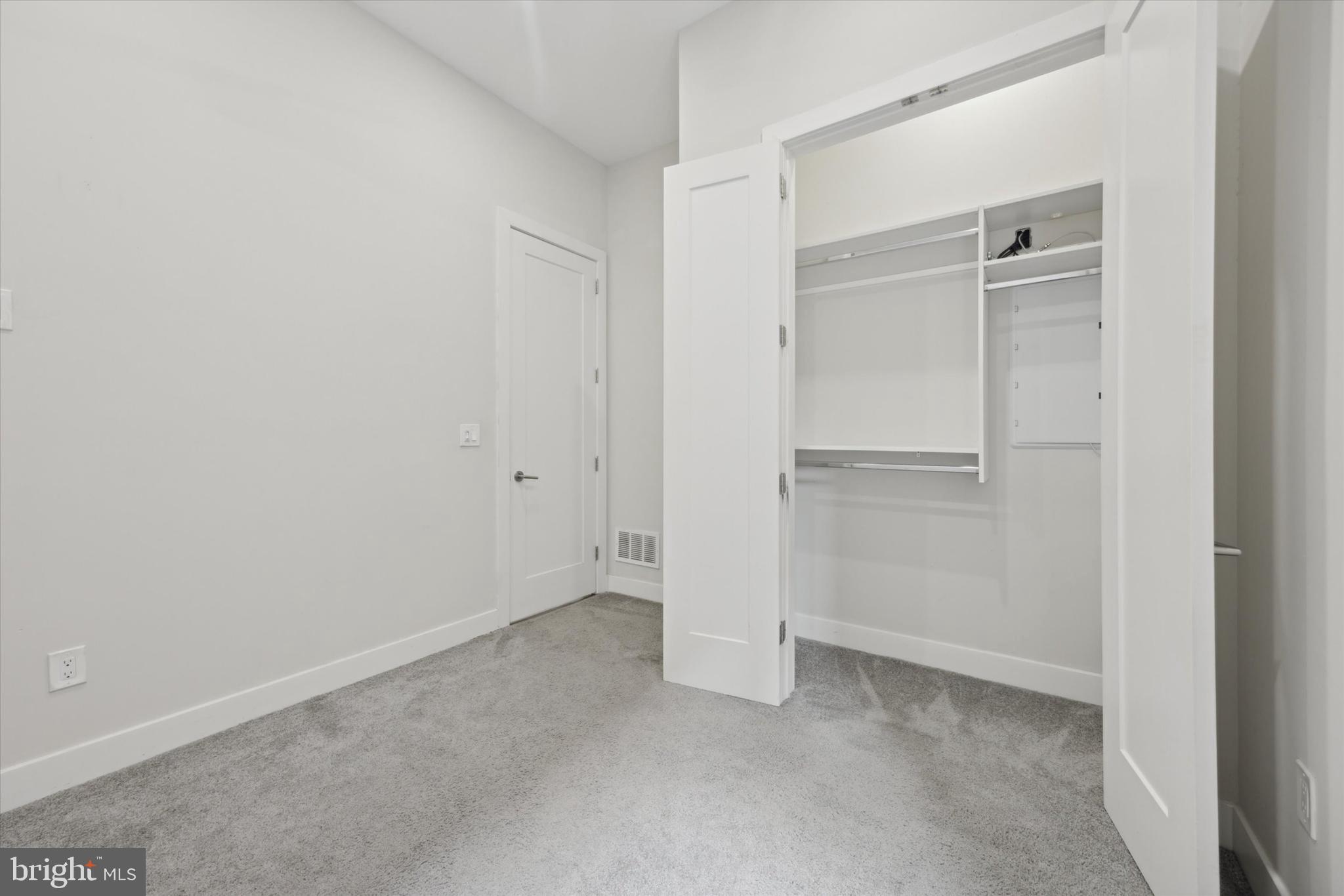802 Sansom Street, Unit 403 Philadelphia, PA 19107 - Photo 10 of 15