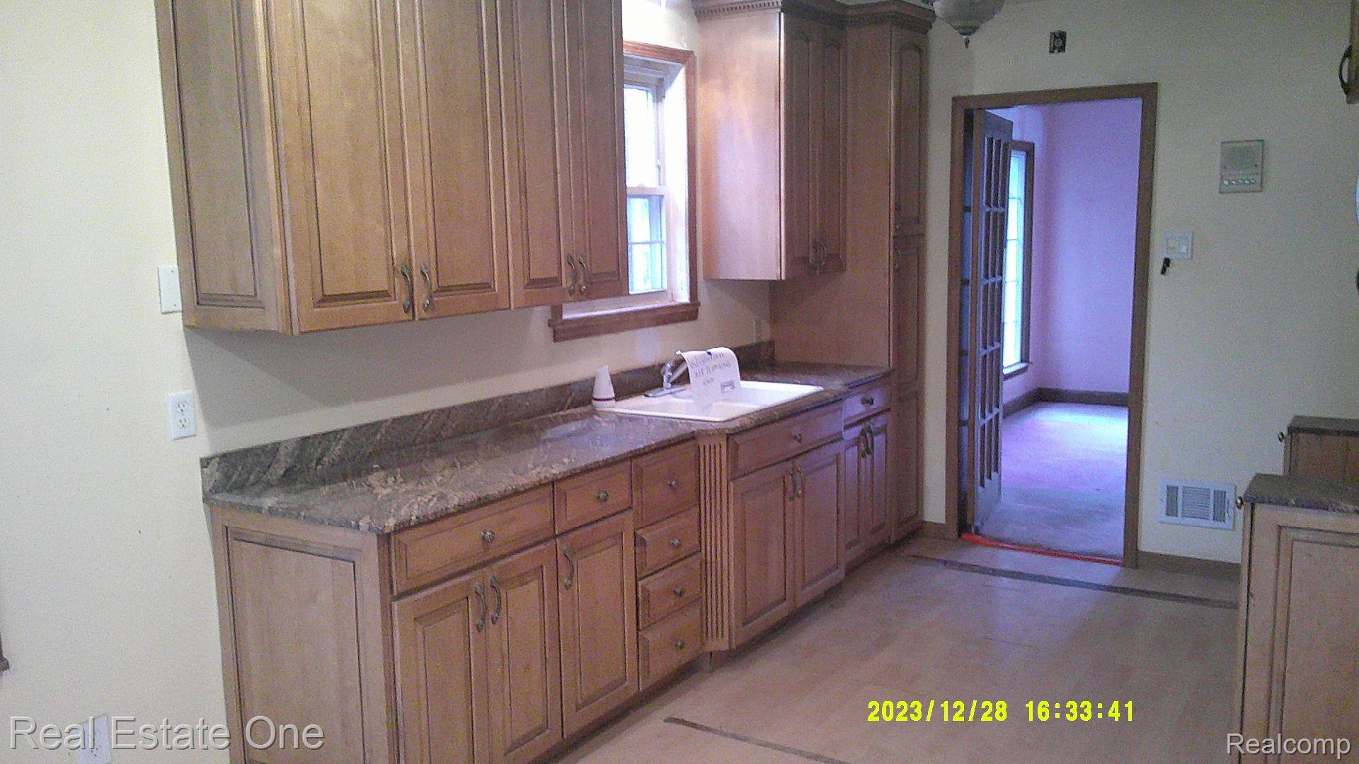 16845 Edinborough Road Detroit, MI 48219 - Photo 11 of 27 Gallery Image 11
