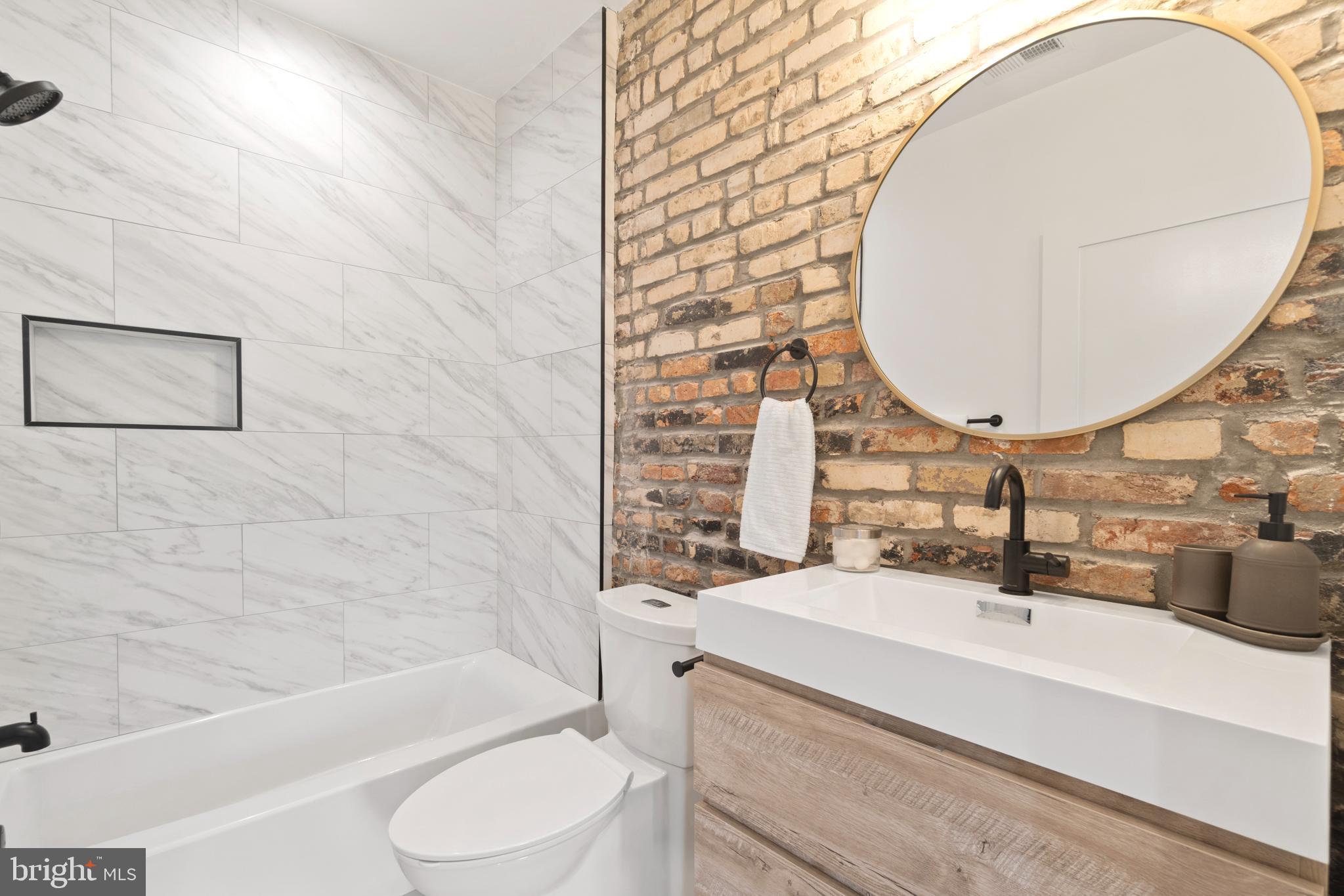 829 Decatur Street Northwest Washington, DC 20011 - Photo 17 of 42 Full en-suite bathroom