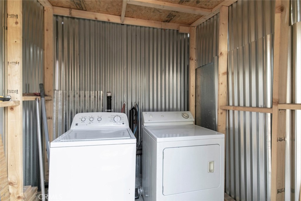 7553 McGroarty Street Tujunga, CA 91042 - Photo 18 of 38 a utility room with dryer and washer