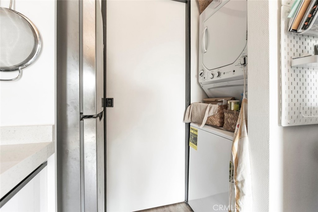 7553 McGroarty Street Tujunga, CA 91042 - Photo 25 of 38 a utility room with dryer and washer