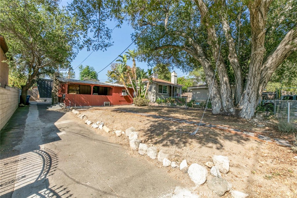 7553 McGroarty Street Tujunga, CA 91042 - Photo 3 of 38 a view of a house with a snow in the yard